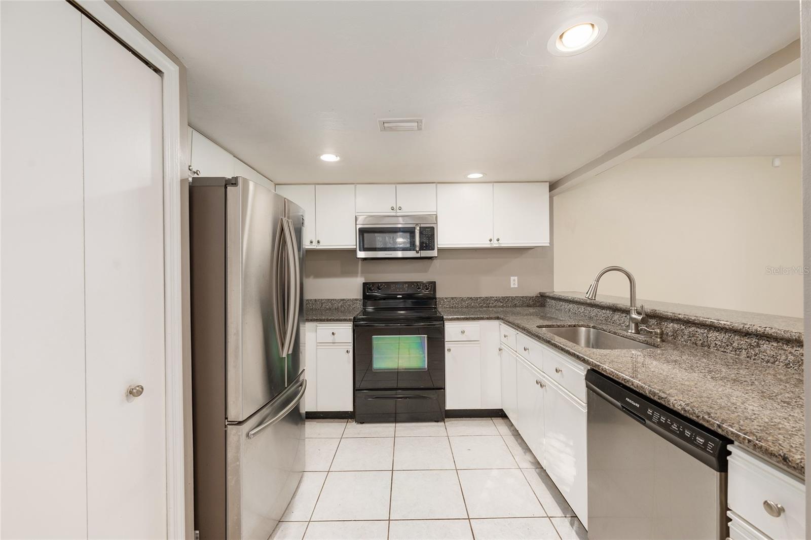 345 Nw 48th Blvd #k Property Photo 19