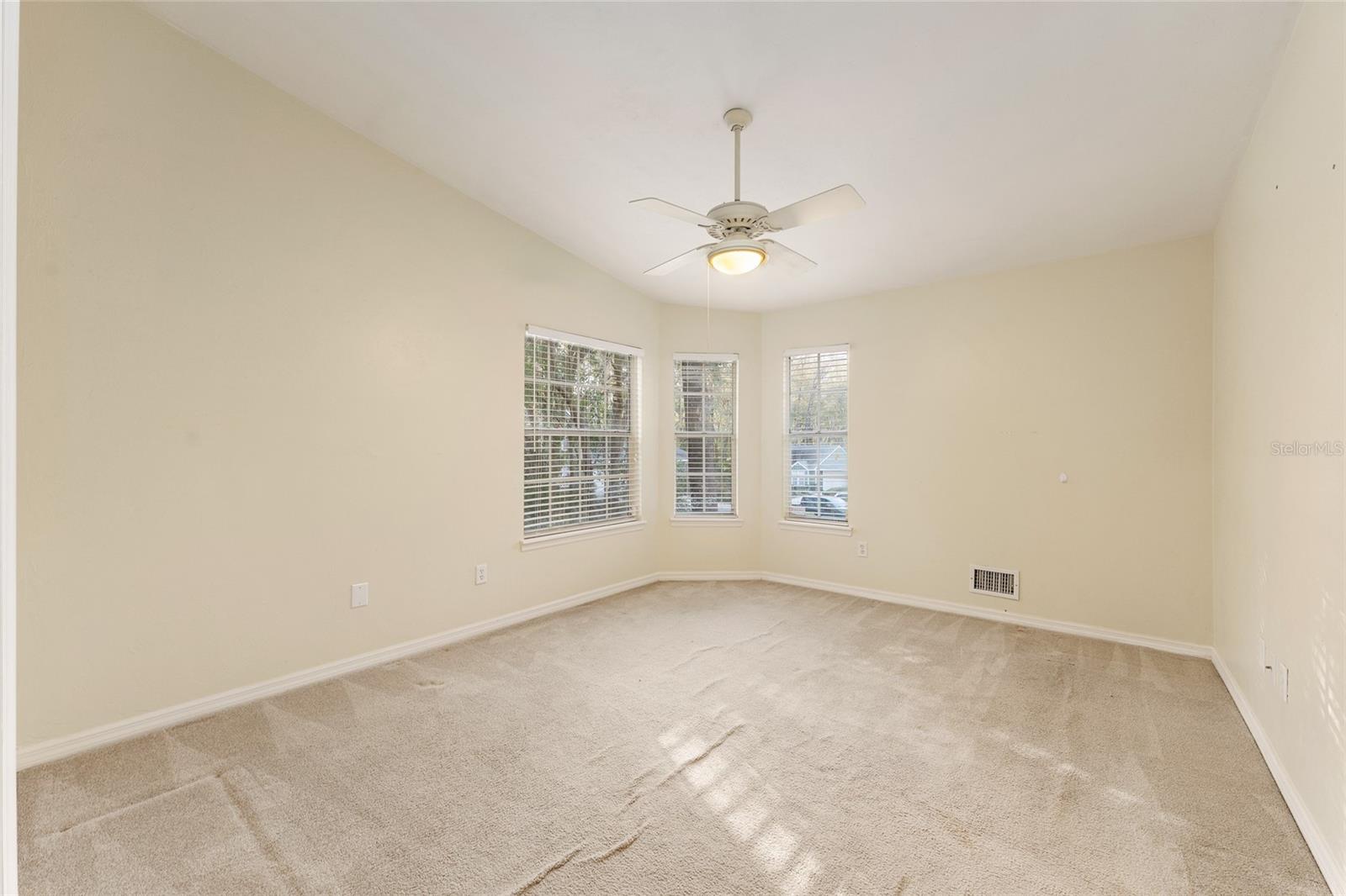 345 Nw 48th Blvd #k Property Photo 35