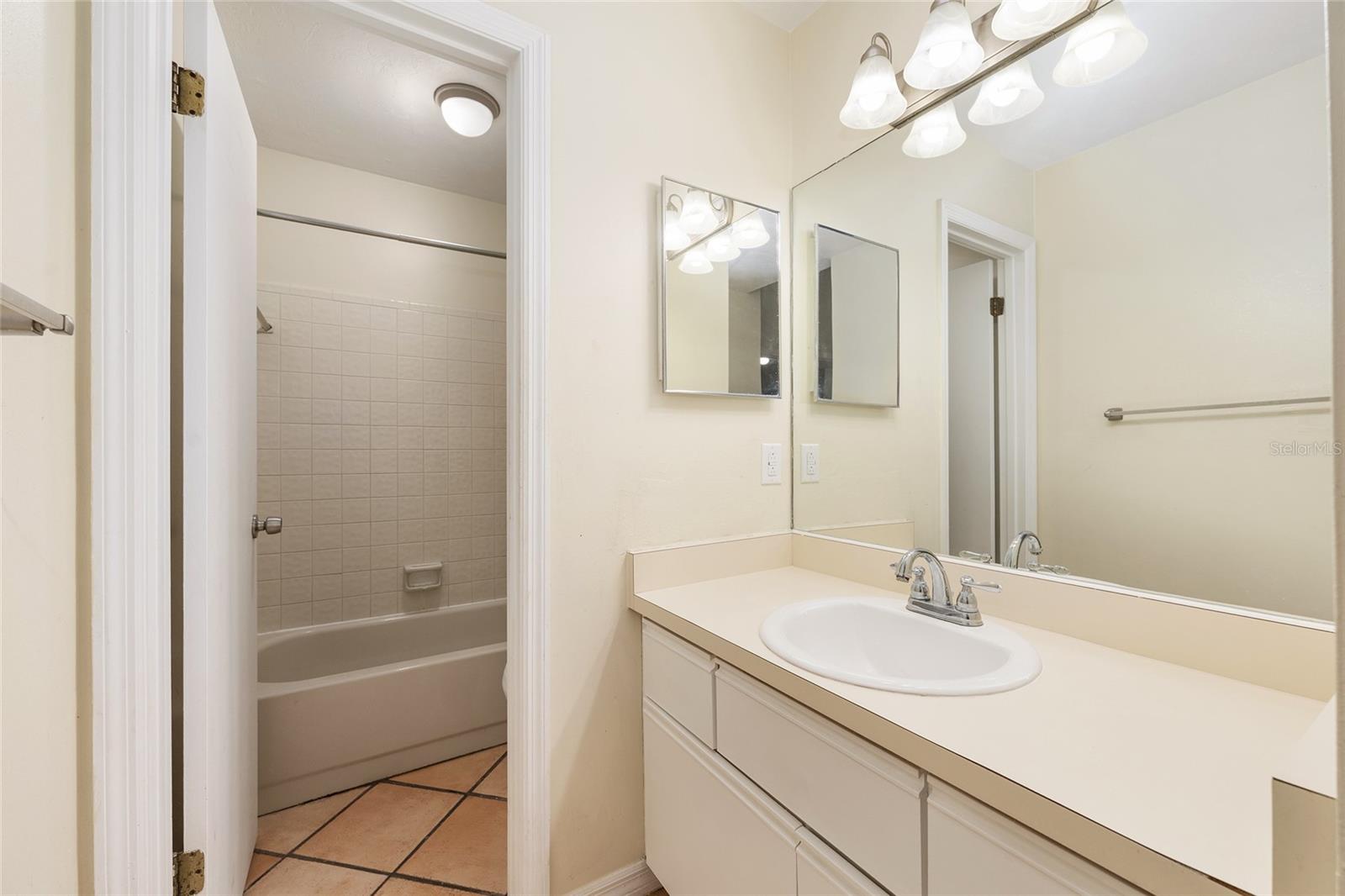 345 Nw 48th Blvd #k Property Photo 38