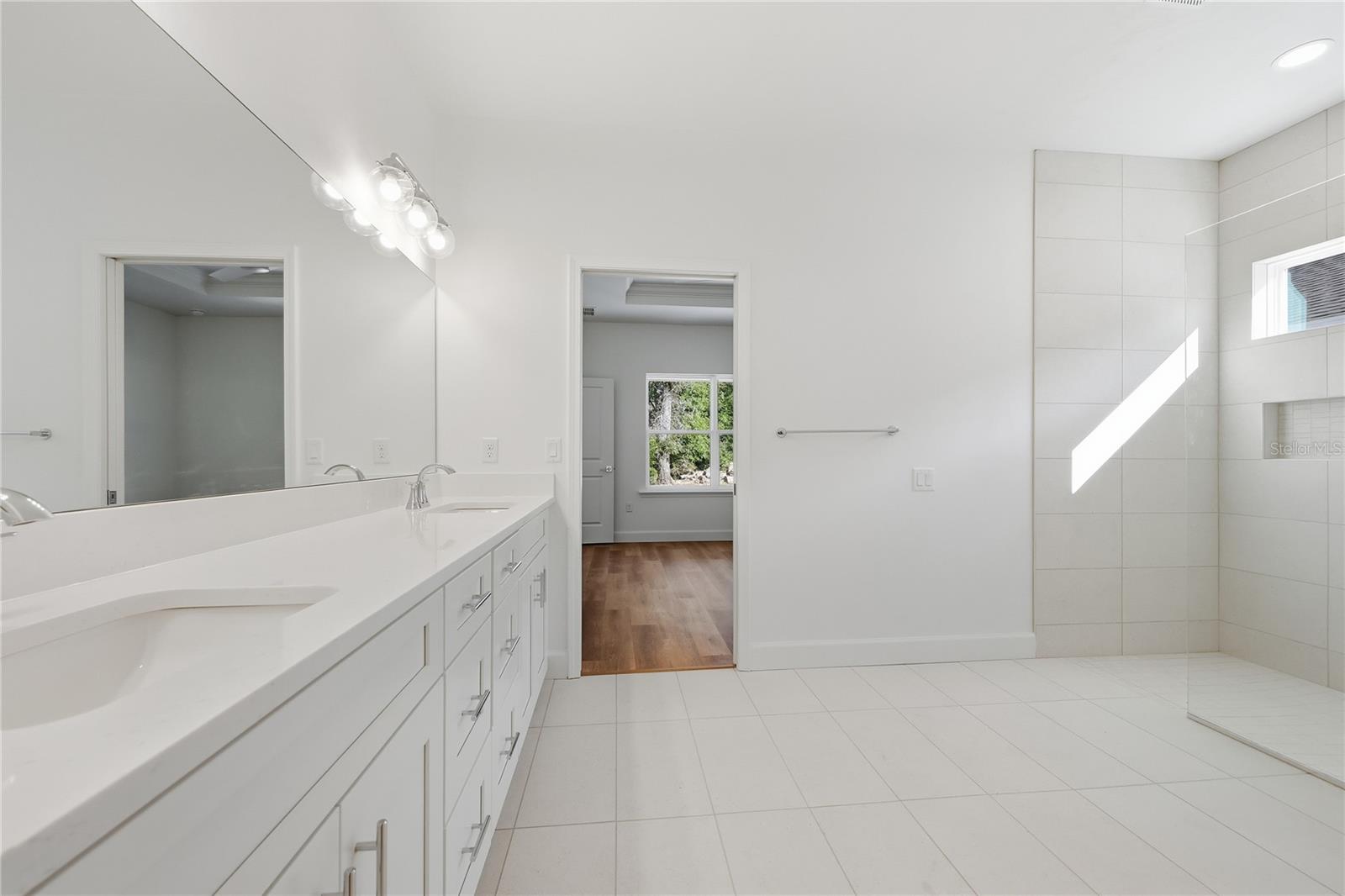 1072 Sw 67th Way Property Photo 12