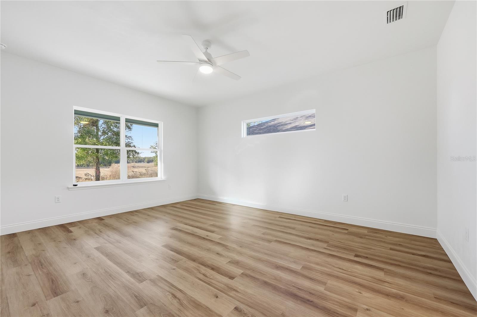 1064 Sw 67th Way Property Photo 4