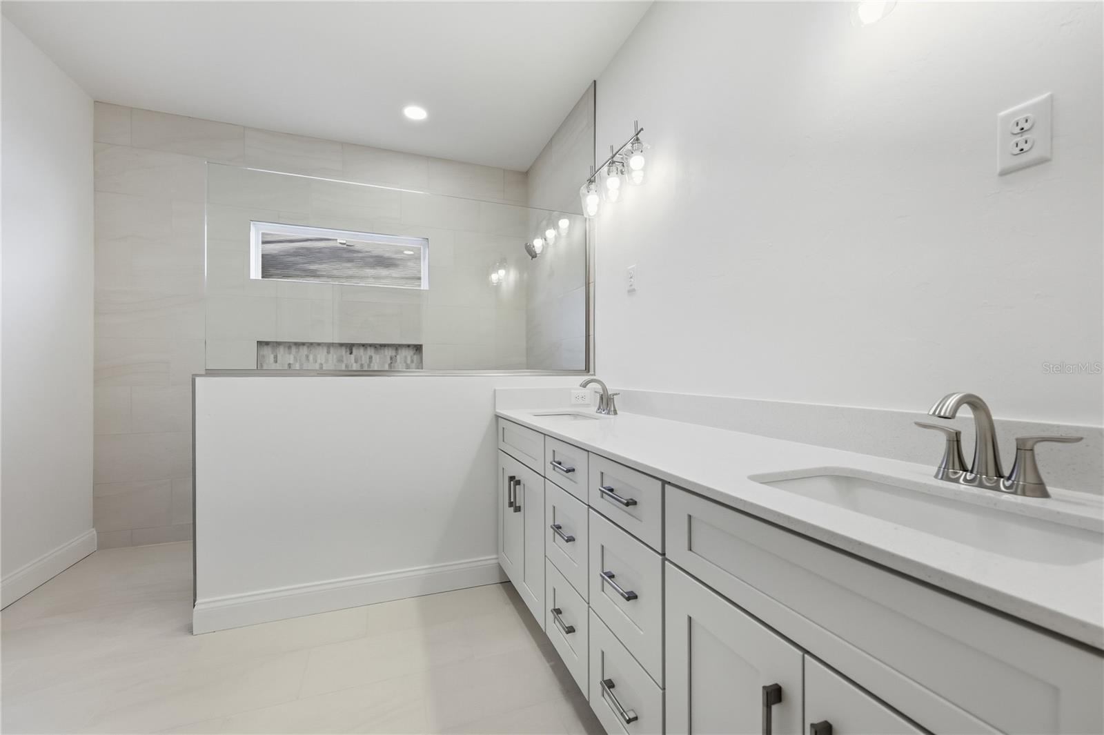 1064 Sw 67th Way Property Photo 6