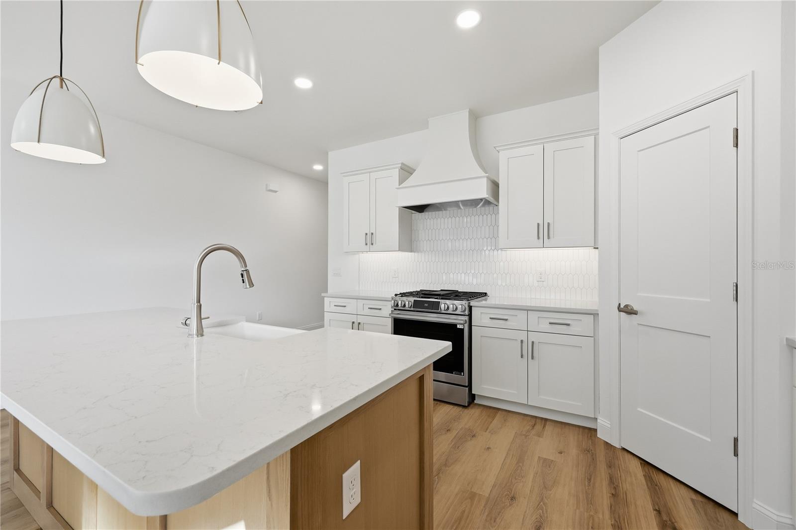 1064 Sw 67th Way Property Photo 8
