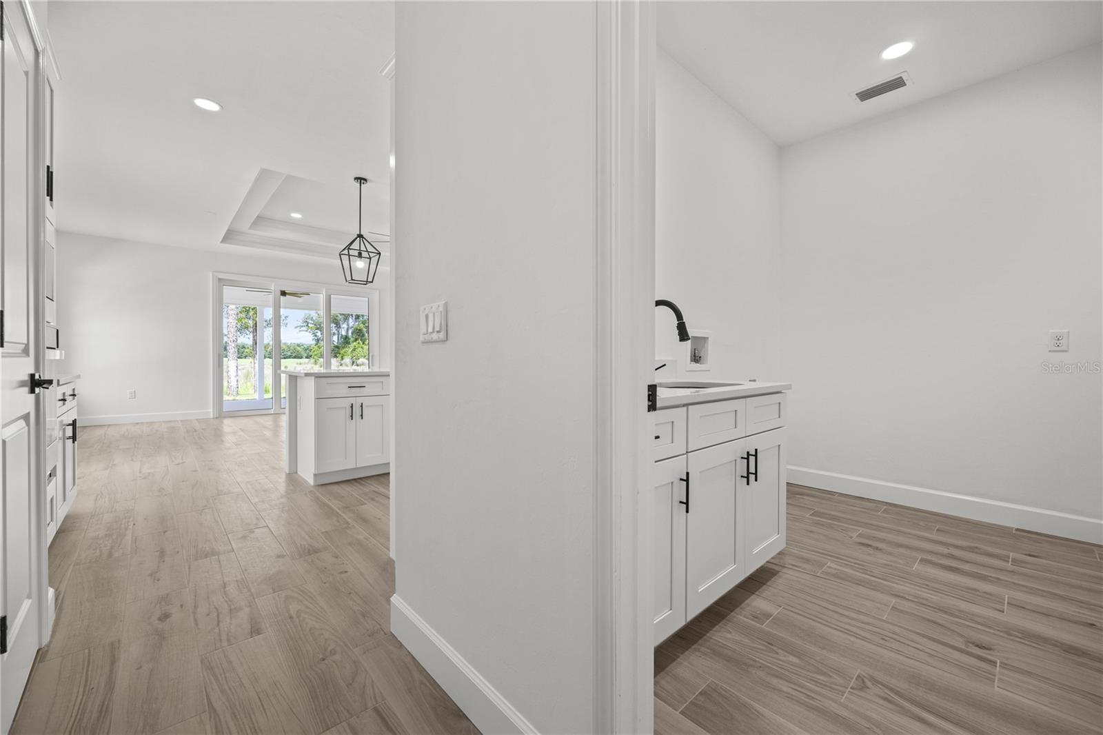 1050 Sw 67th Way Property Photo 4