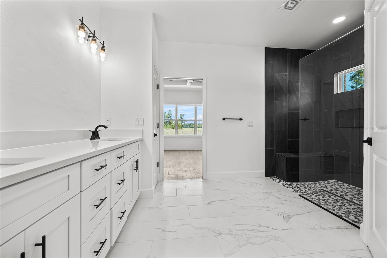 1050 Sw 67th Way Property Photo 6