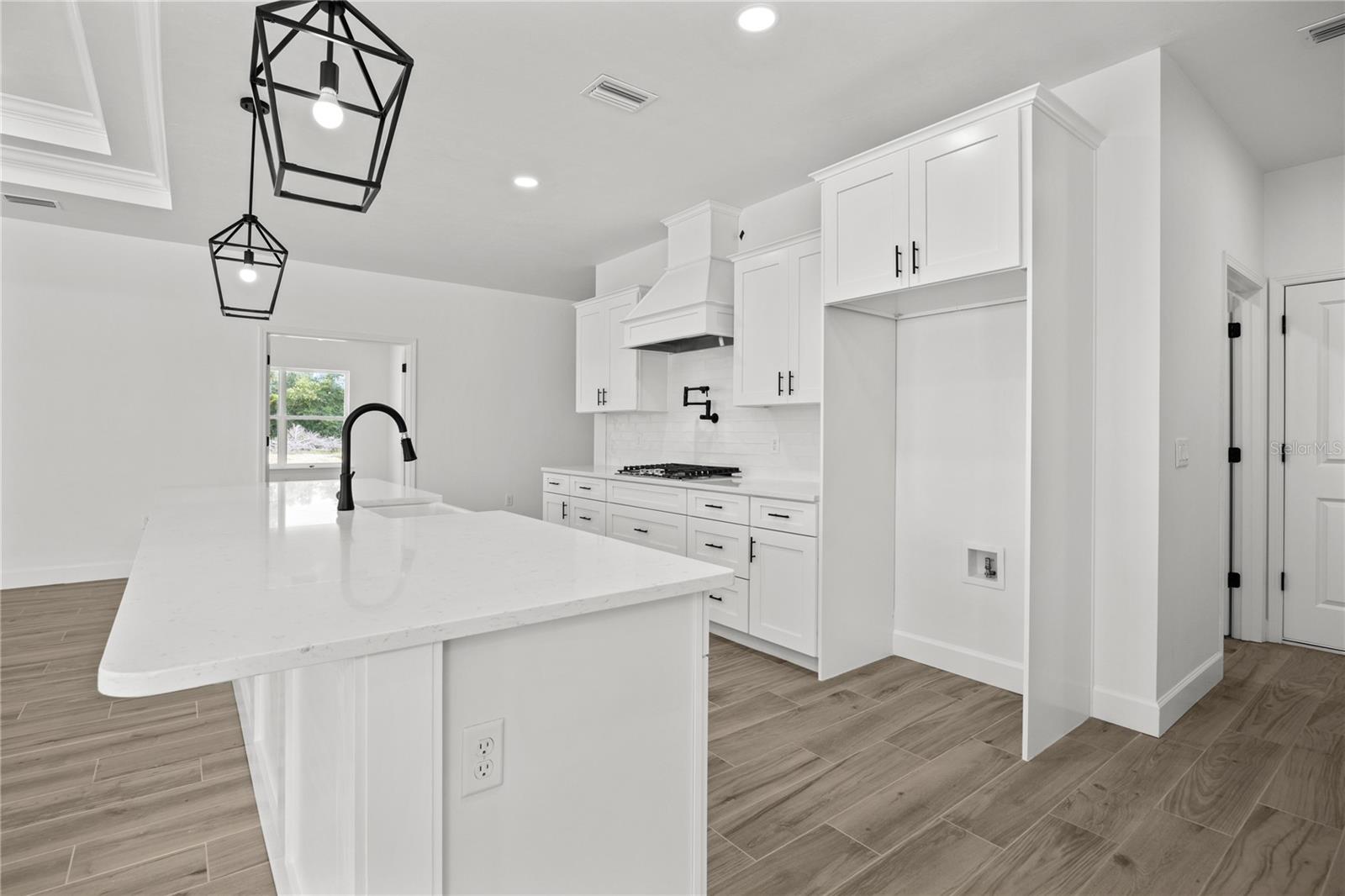 1050 Sw 67th Way Property Photo 12