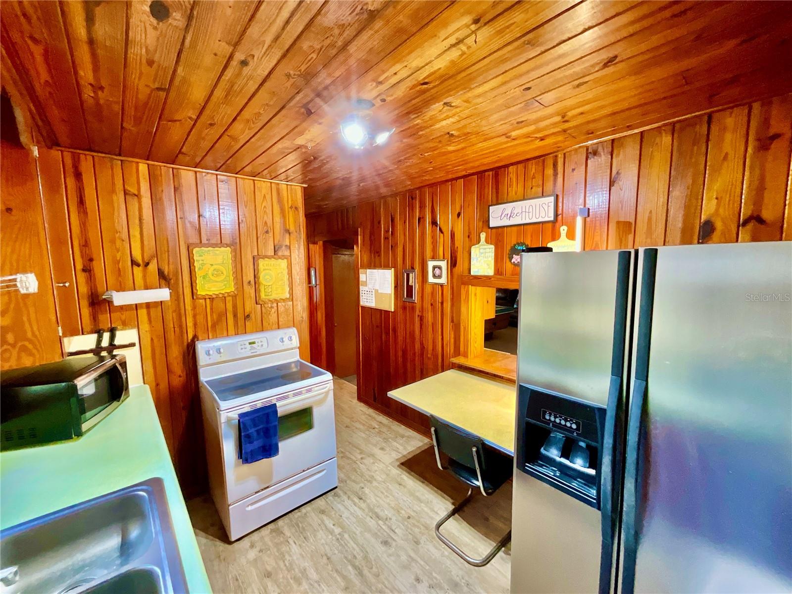 106 E Sunnyside Beach Rd Property Photo 14