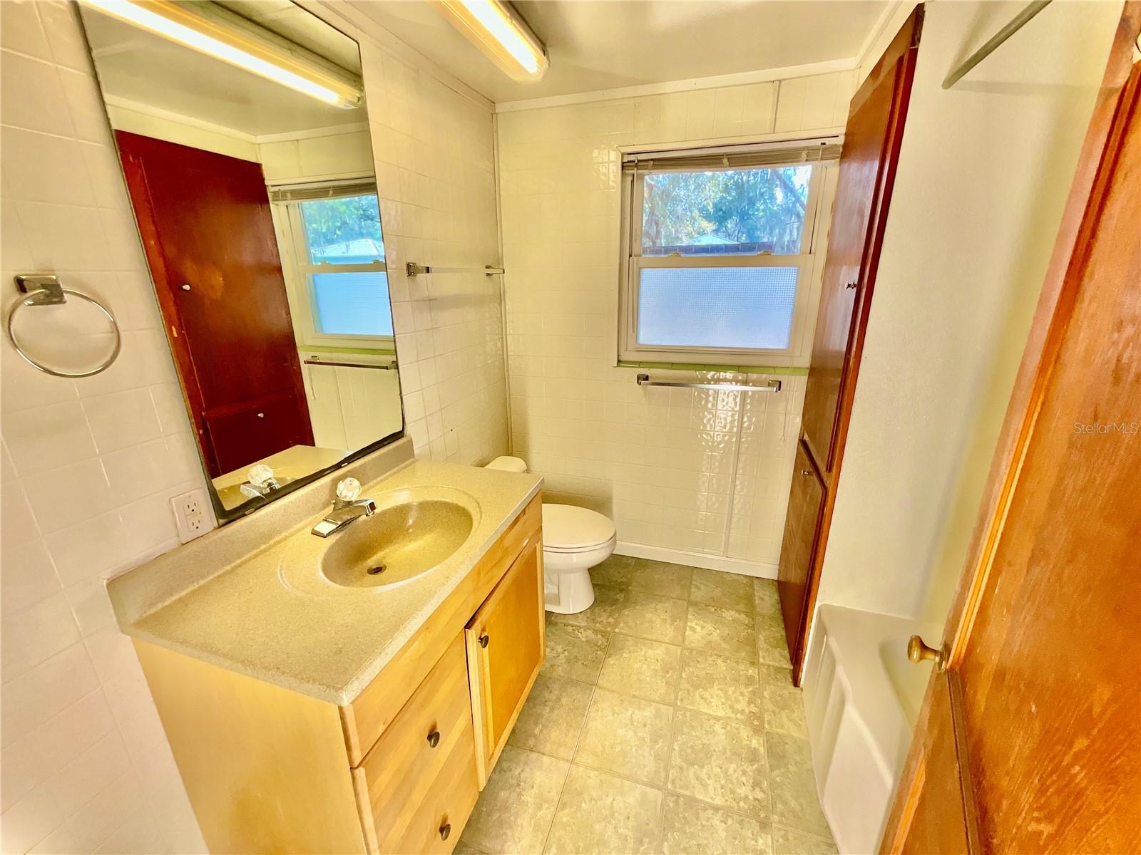 106 E Sunnyside Beach Rd Property Photo 25