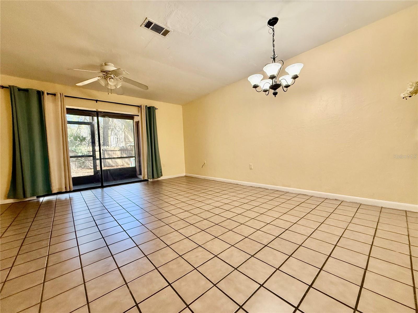 2735 Sw 35th Pl #1604 Property Photo 3