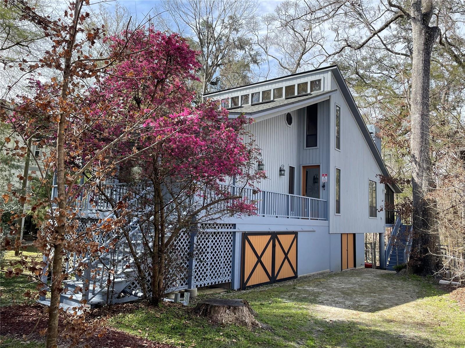 1376 Riverside Ave Property Photo 1