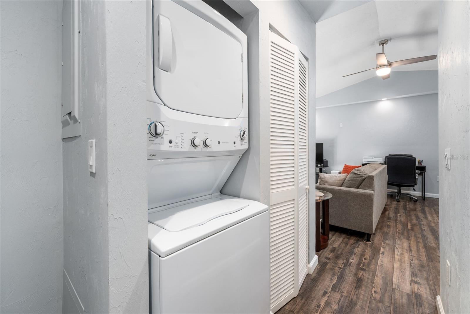 2256 W University Ave Property Photo 13