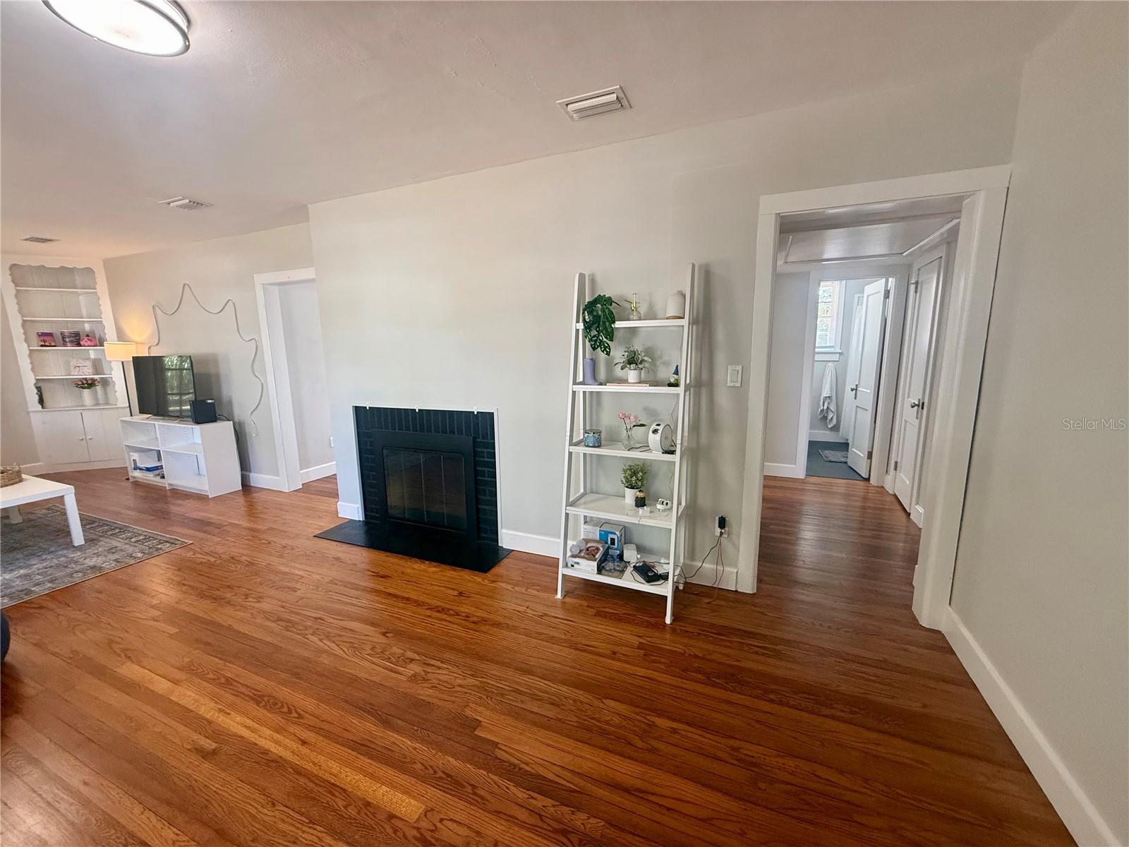 1741 Nw 6th Ave Property Photo 3