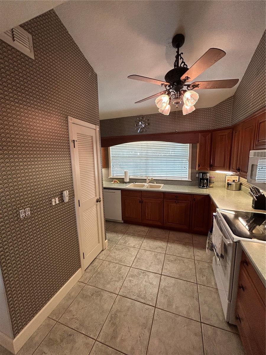 11001 Se Sunset Harbor Rd #a04 Property Photo 4