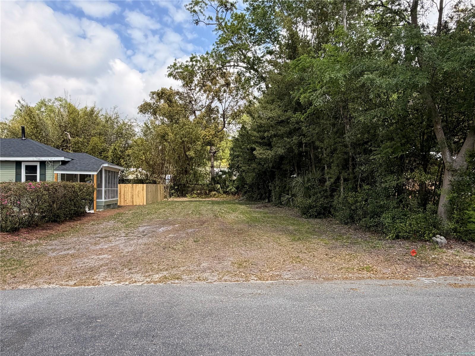 Ne 7th Pl Property Photo 1