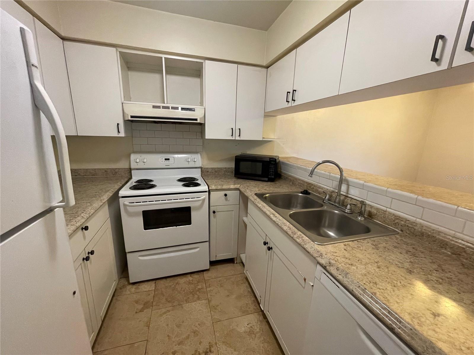 2735 Sw 35 Pl #1607 Property Photo 4