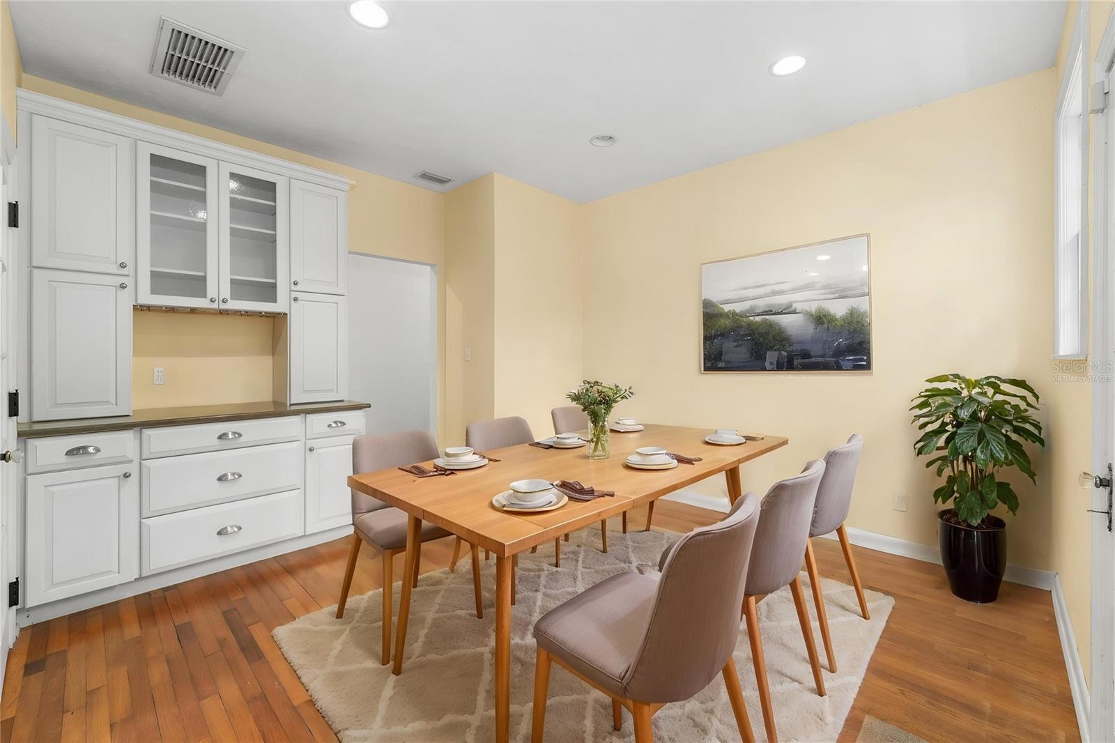 717 Ne Boulevard Property Photo 3