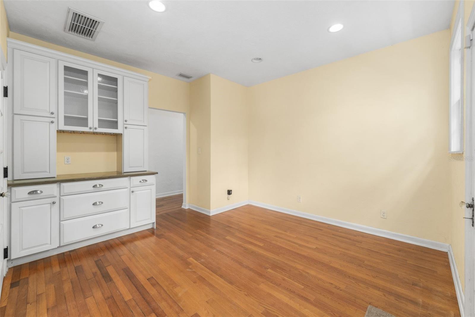 717 Ne Boulevard Property Photo 12