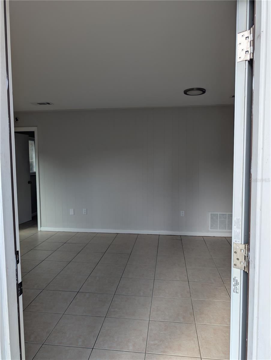 805 Nw 40th Ave Property Photo 4
