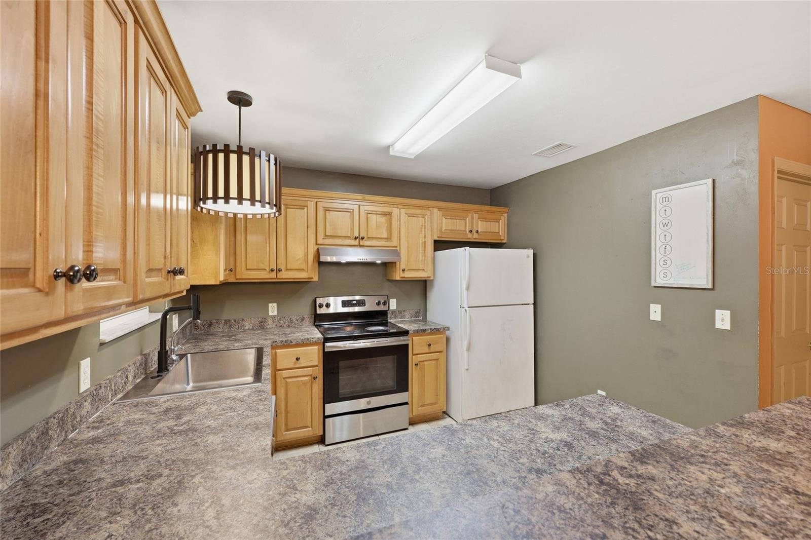 347 Ashley St Property Photo 11