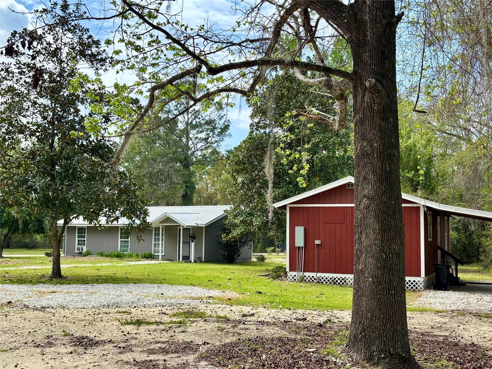 18917 Nw County Road 239 Property Photo 3