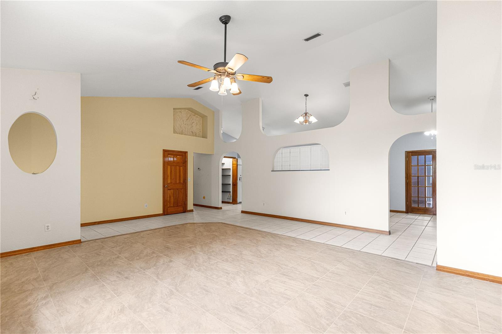 1090 Nw 67th Pl Property Photo 5