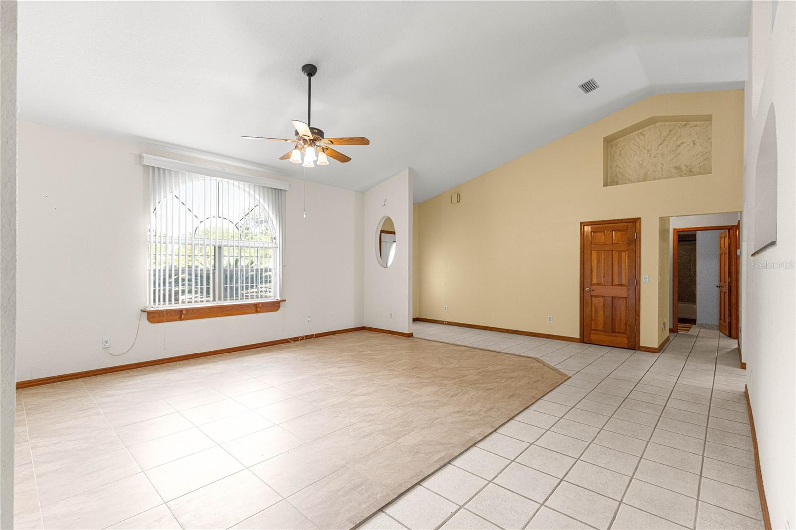 1090 Nw 67th Pl Property Photo 6
