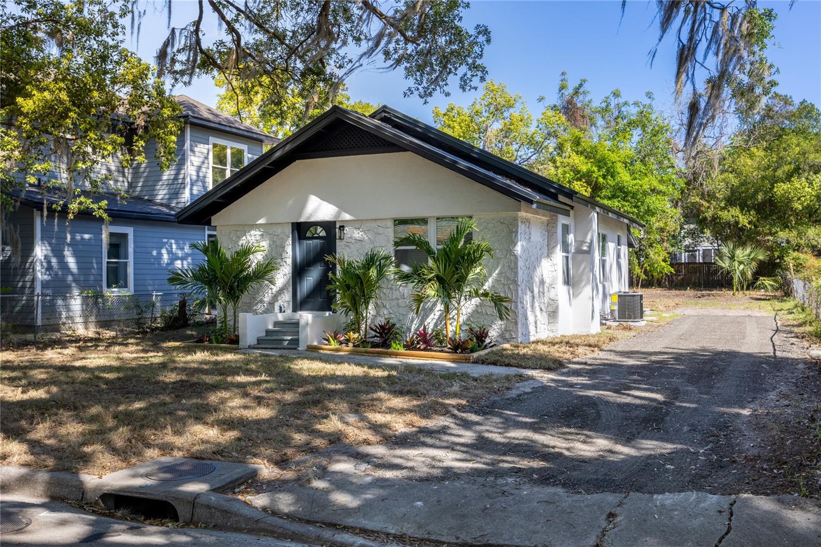 418 NW 3RD AVE Property Photo 1