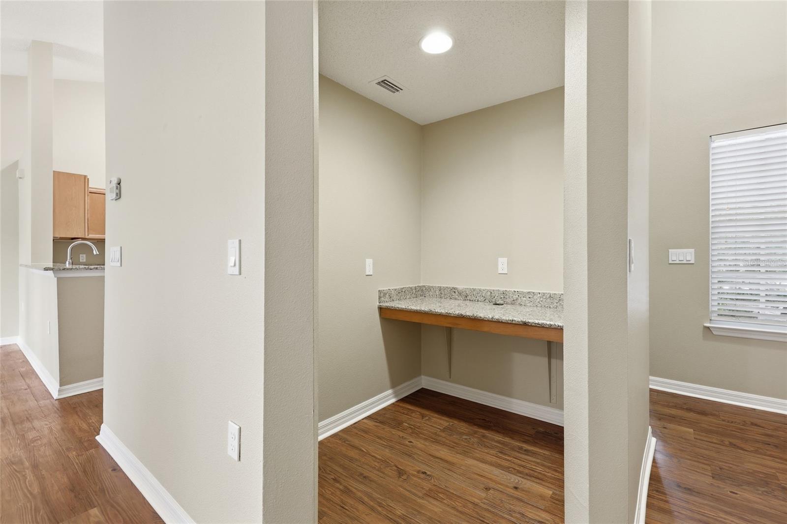 10000 Sw 52nd Ave #b6 Property Photo 11