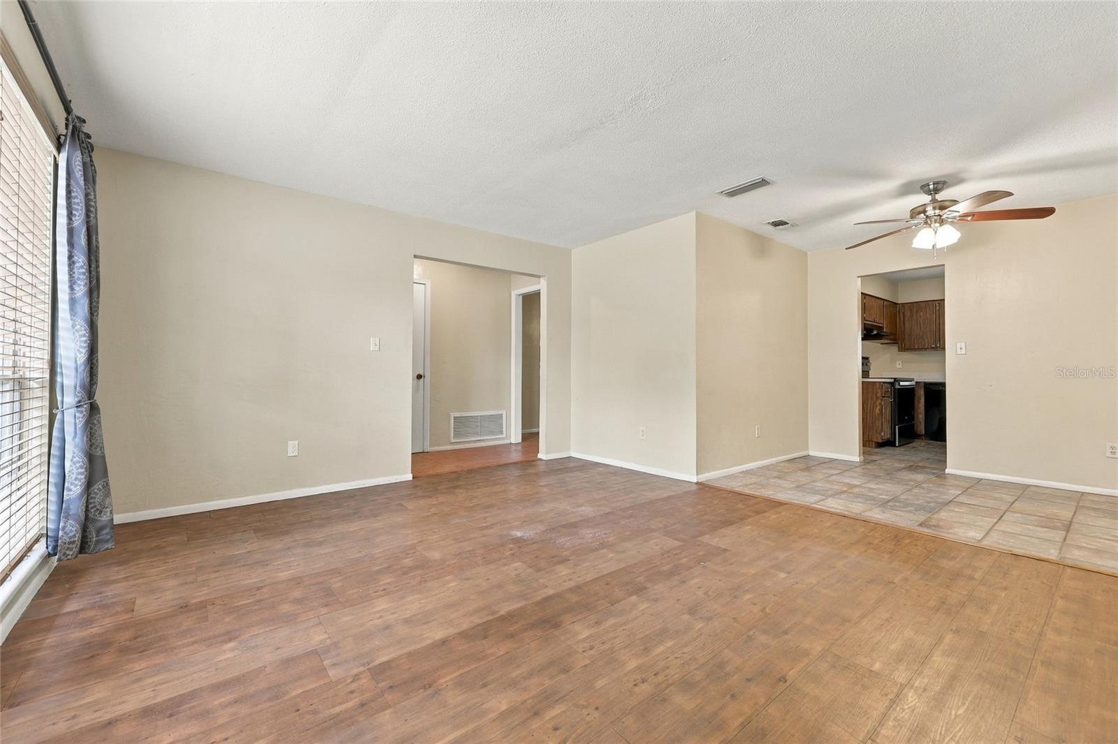 2921 Nw 54th Ave Property Photo 6