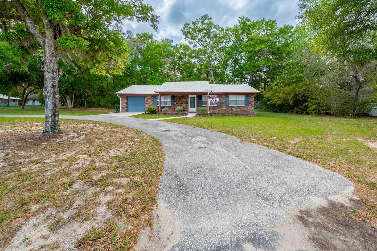 102 Swans Nest Cir Property Photo 1