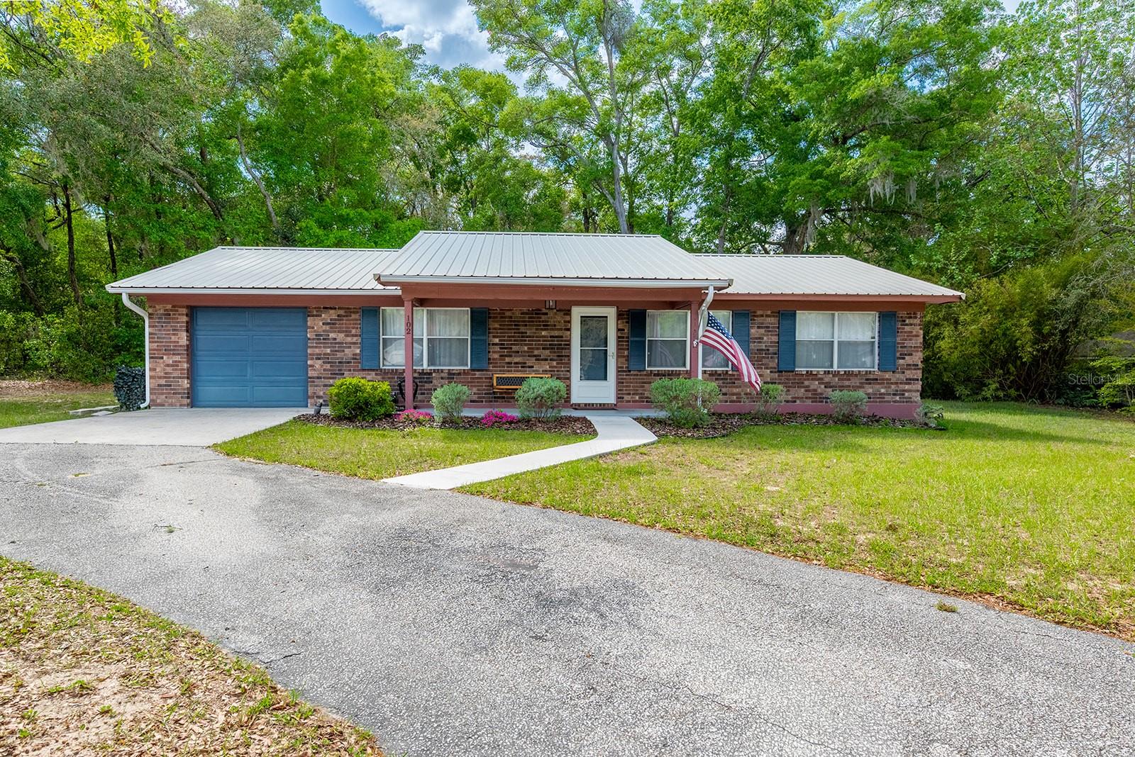 102 Swans Nest Cir Property Photo 3