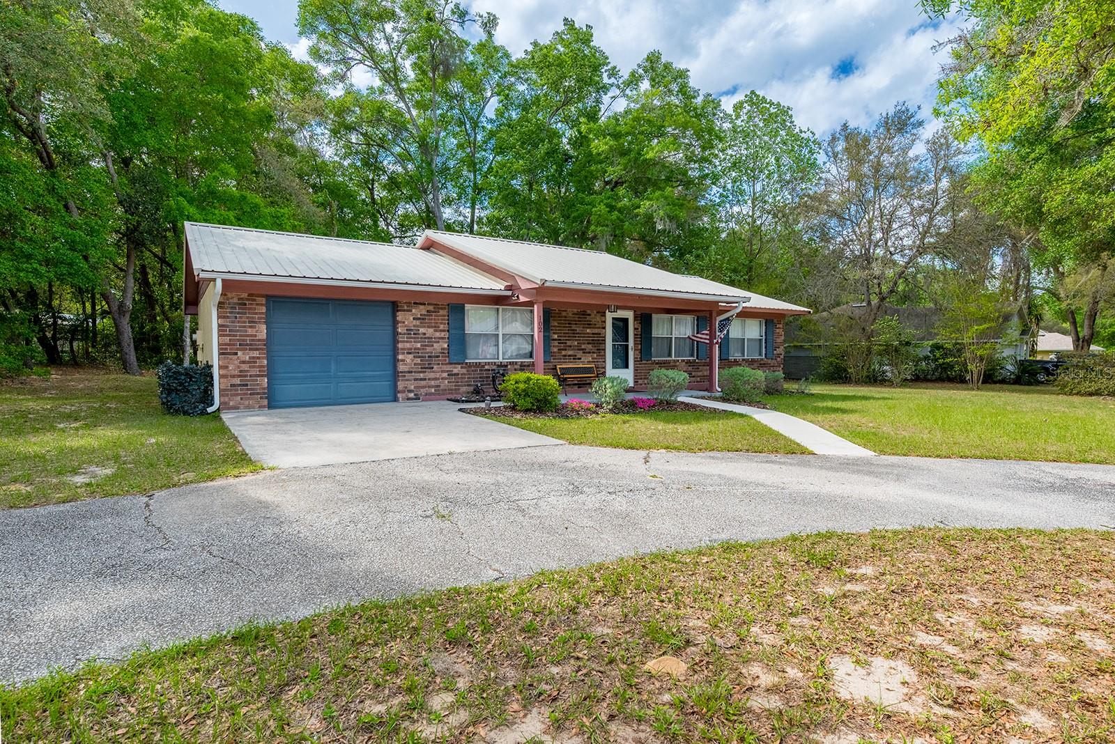 102 Swans Nest Cir Property Photo 4