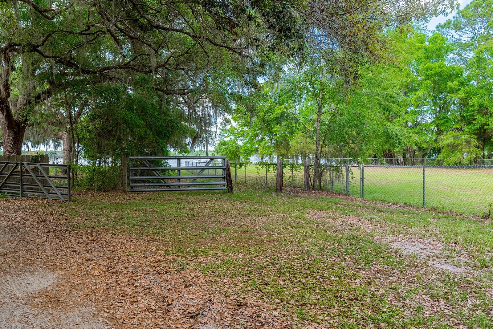 102 Swans Nest Cir Property Photo 28