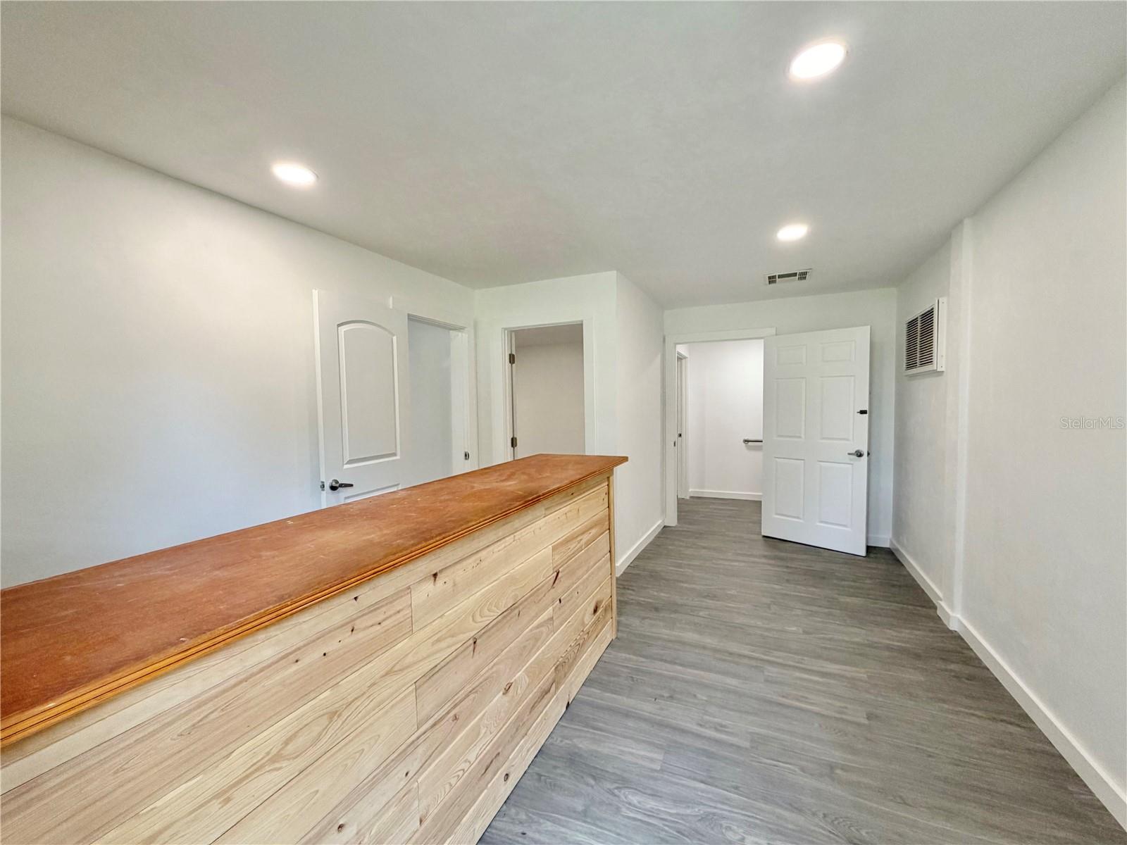 683 N Court St Property Photo 5