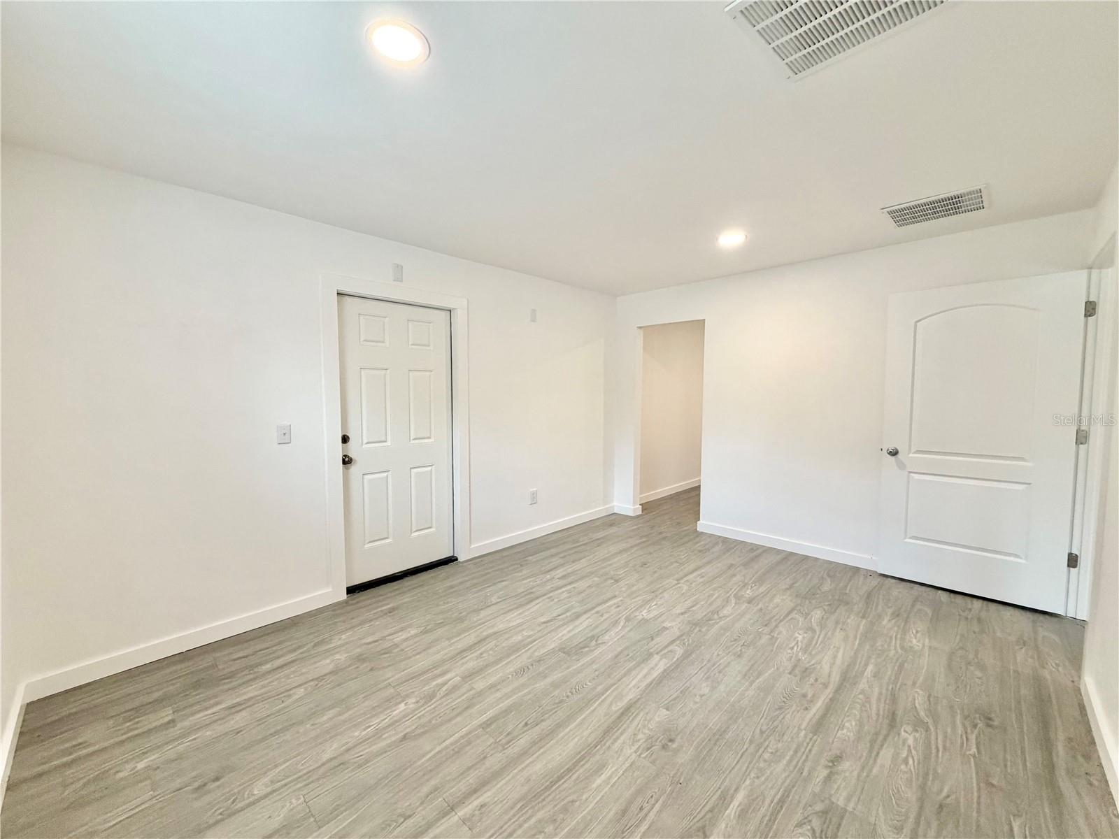 683 N Court St Property Photo 10