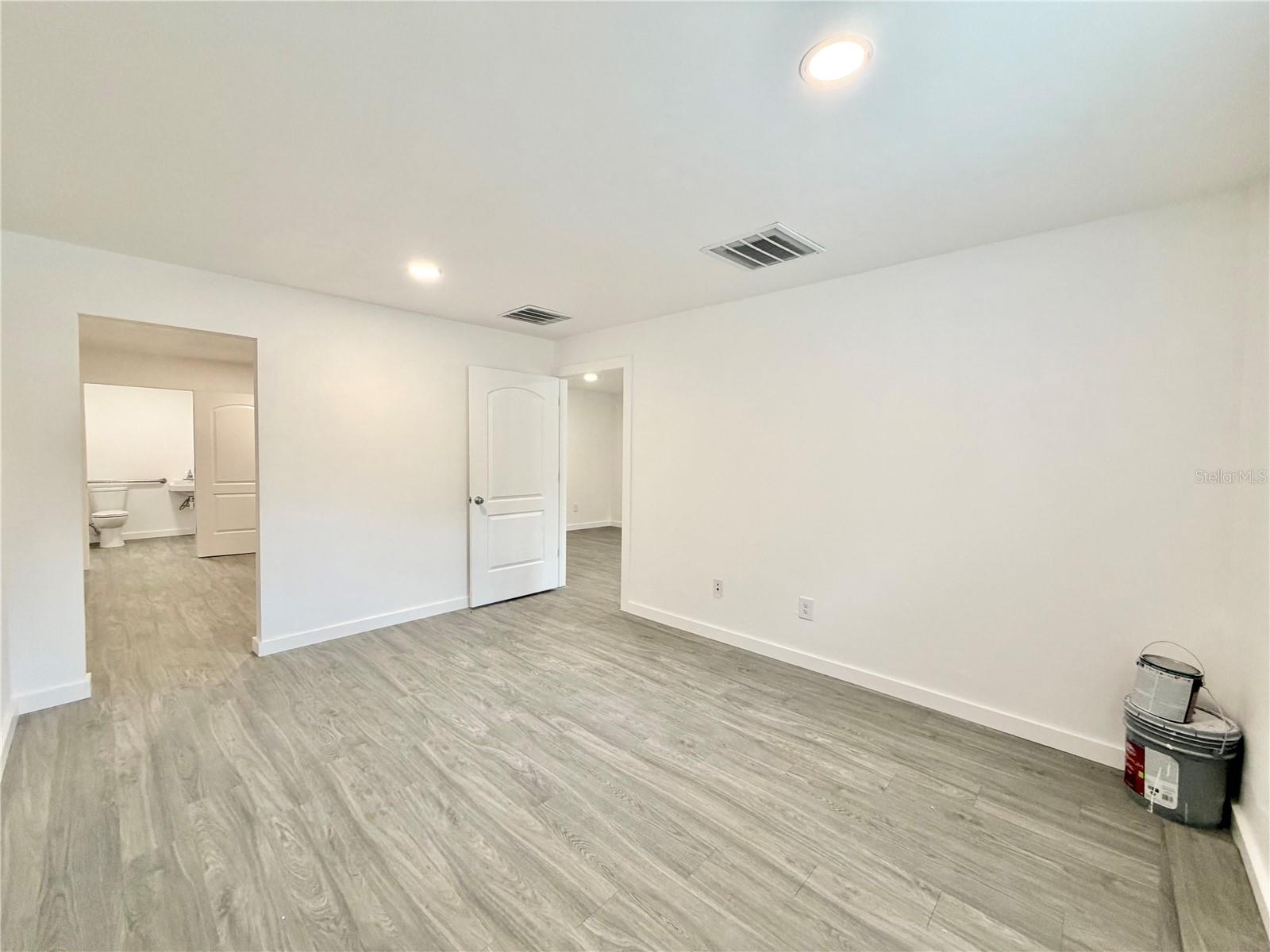 683 N Court St Property Photo 11