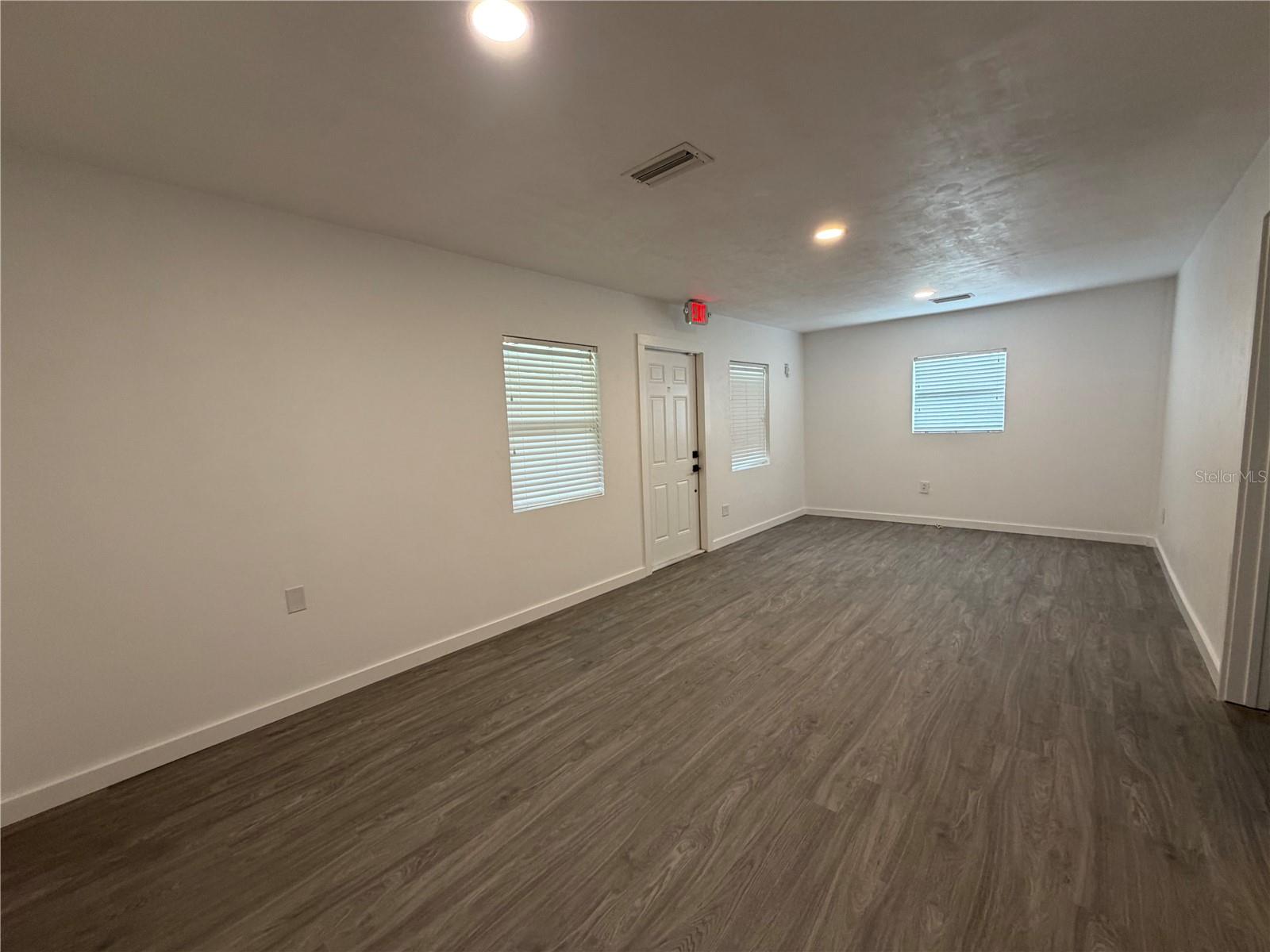 683 N Court St Property Photo 14