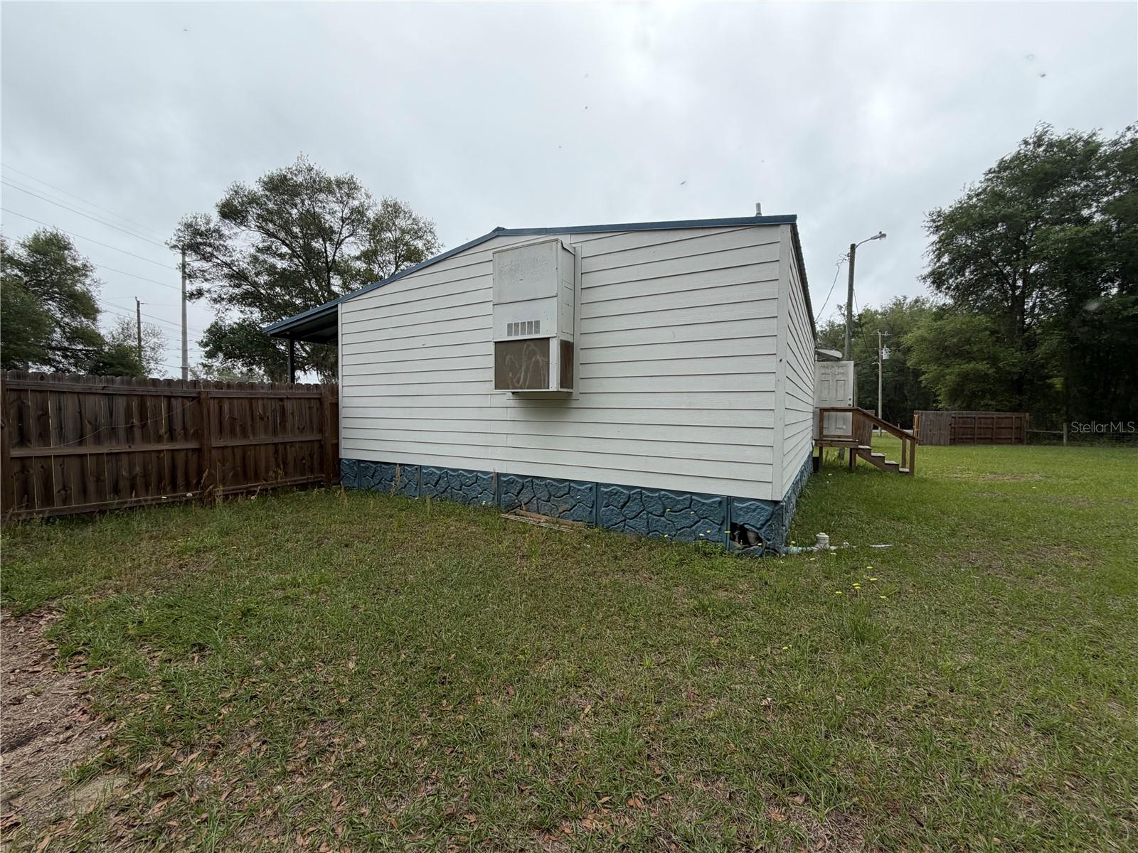 683 N Court St Property Photo 23