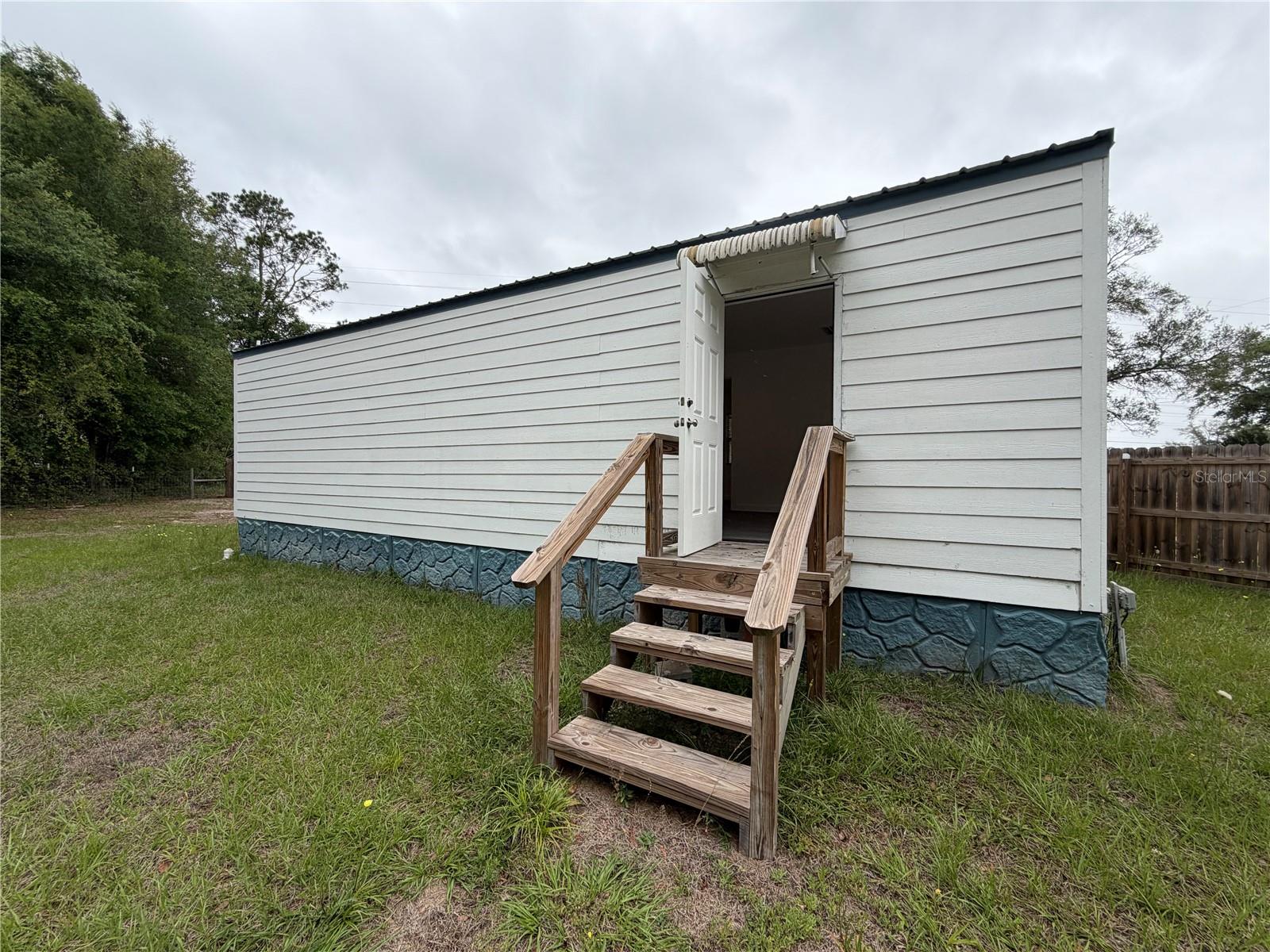 683 N Court St Property Photo 27
