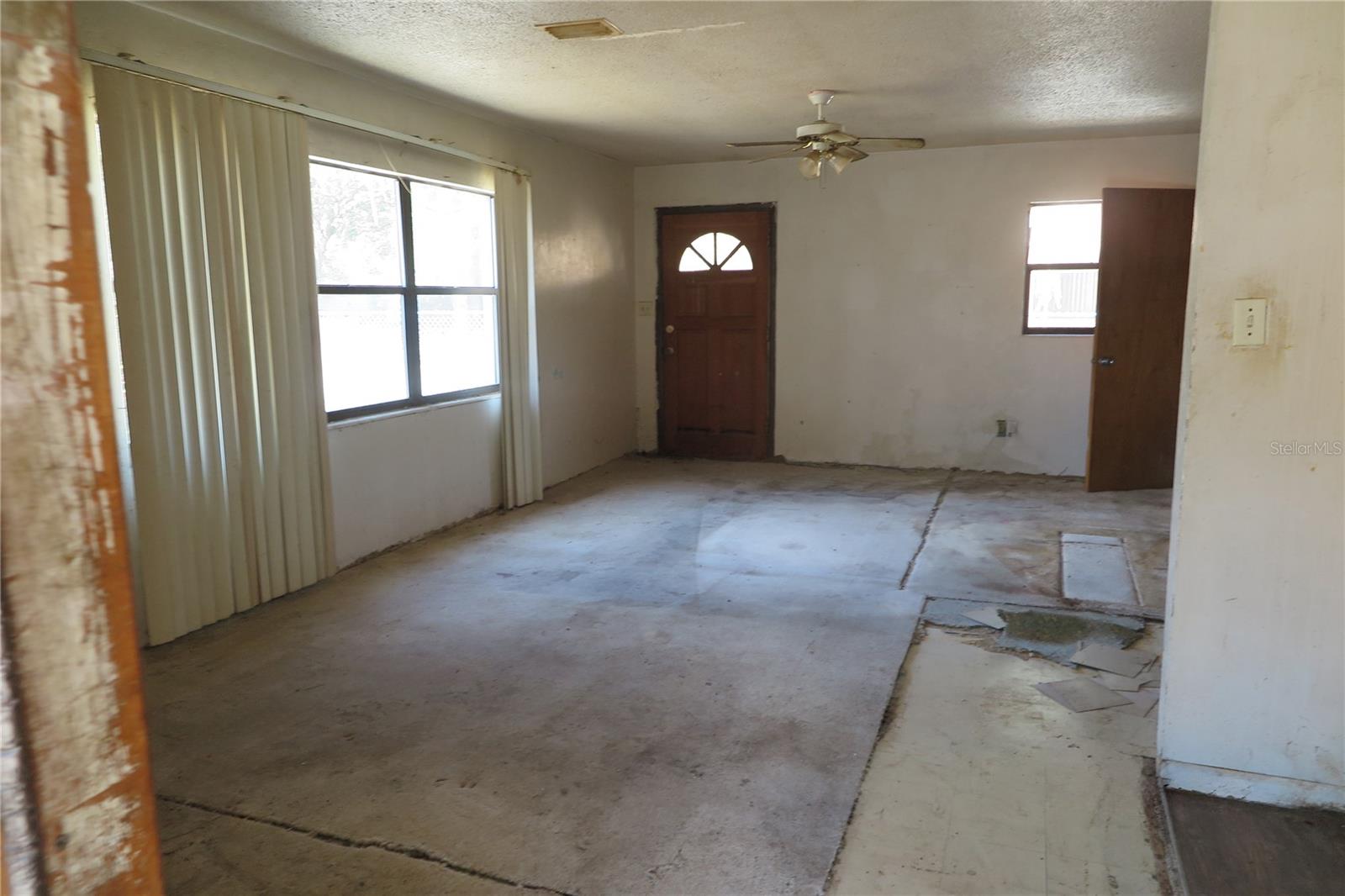 1045 Se 19th St Property Photo 4
