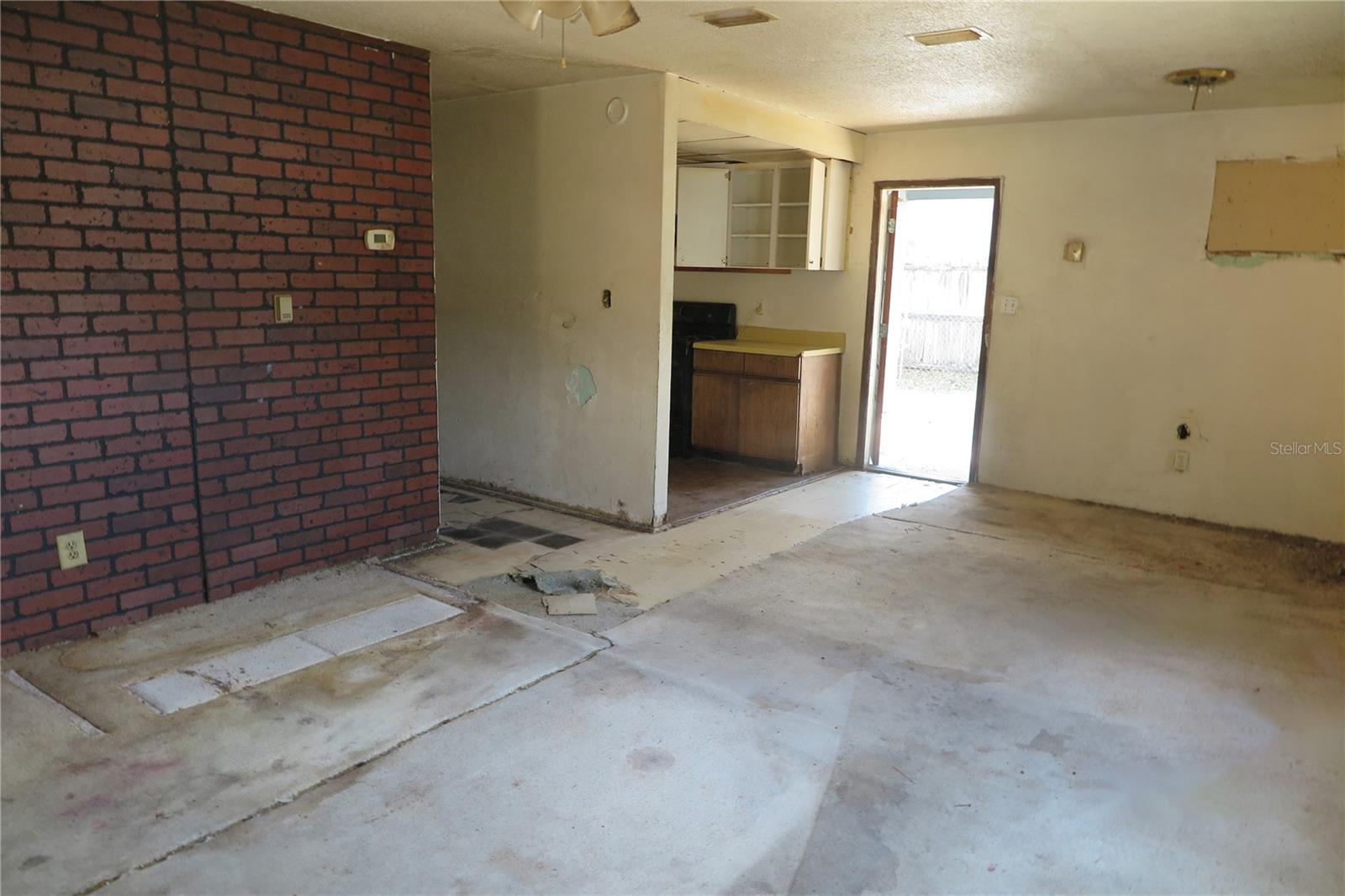 1045 Se 19th St Property Photo 6