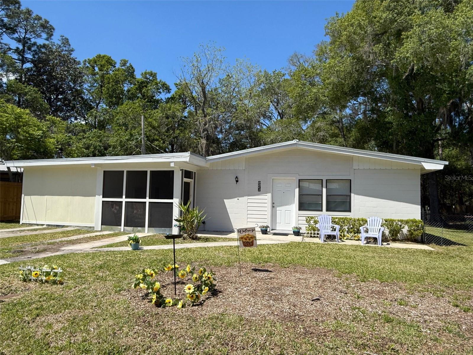 1135 Neil Ct Property Photo 1