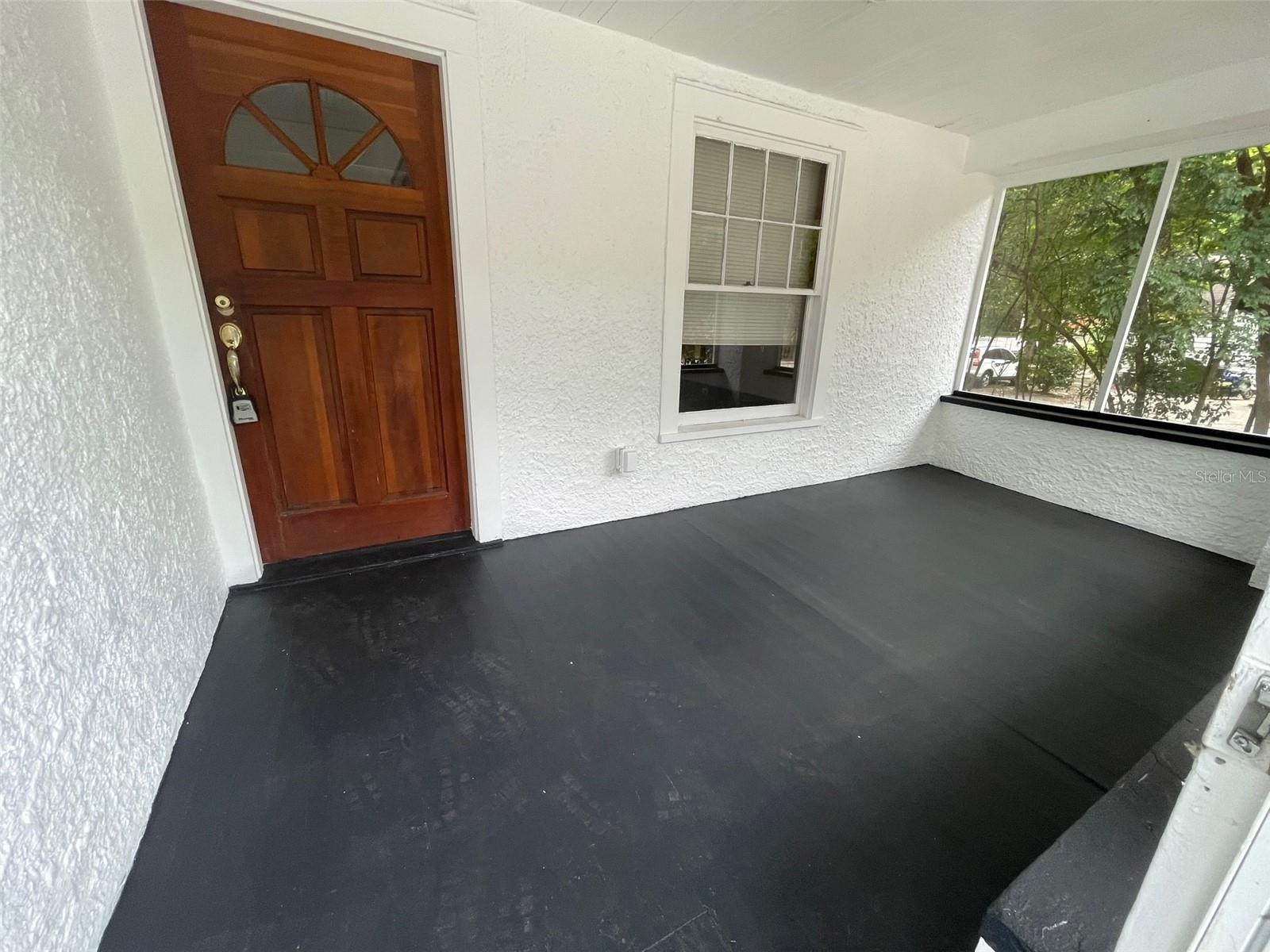 2635 W University Ave Property Photo 2