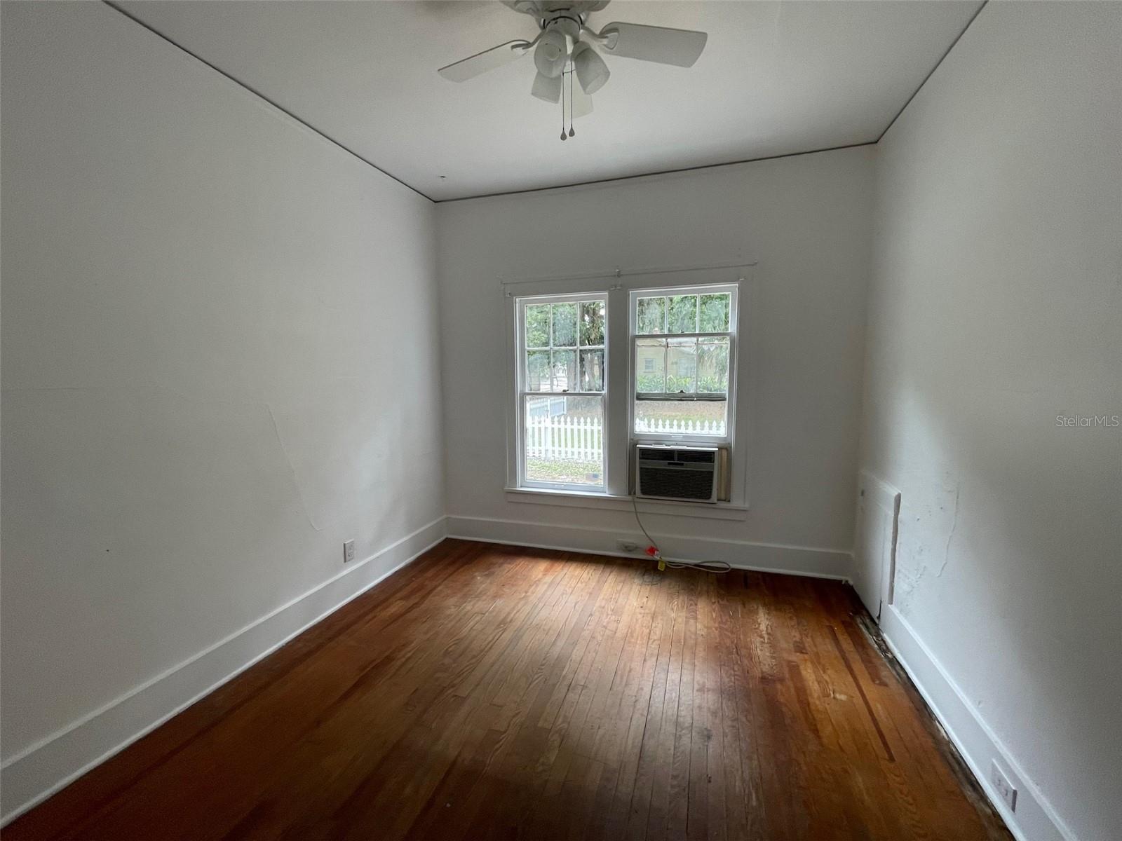 2635 W University Ave Property Photo 8