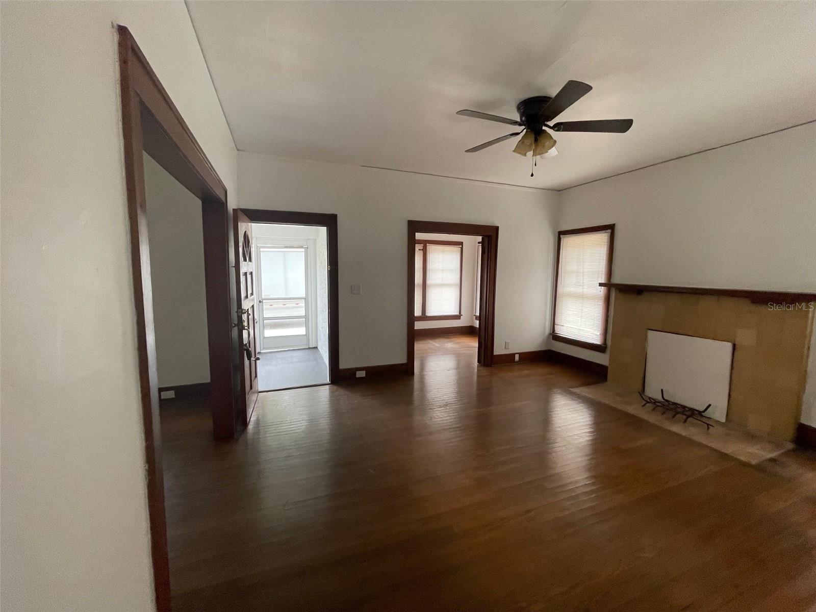 2635 W University Ave Property Photo 9