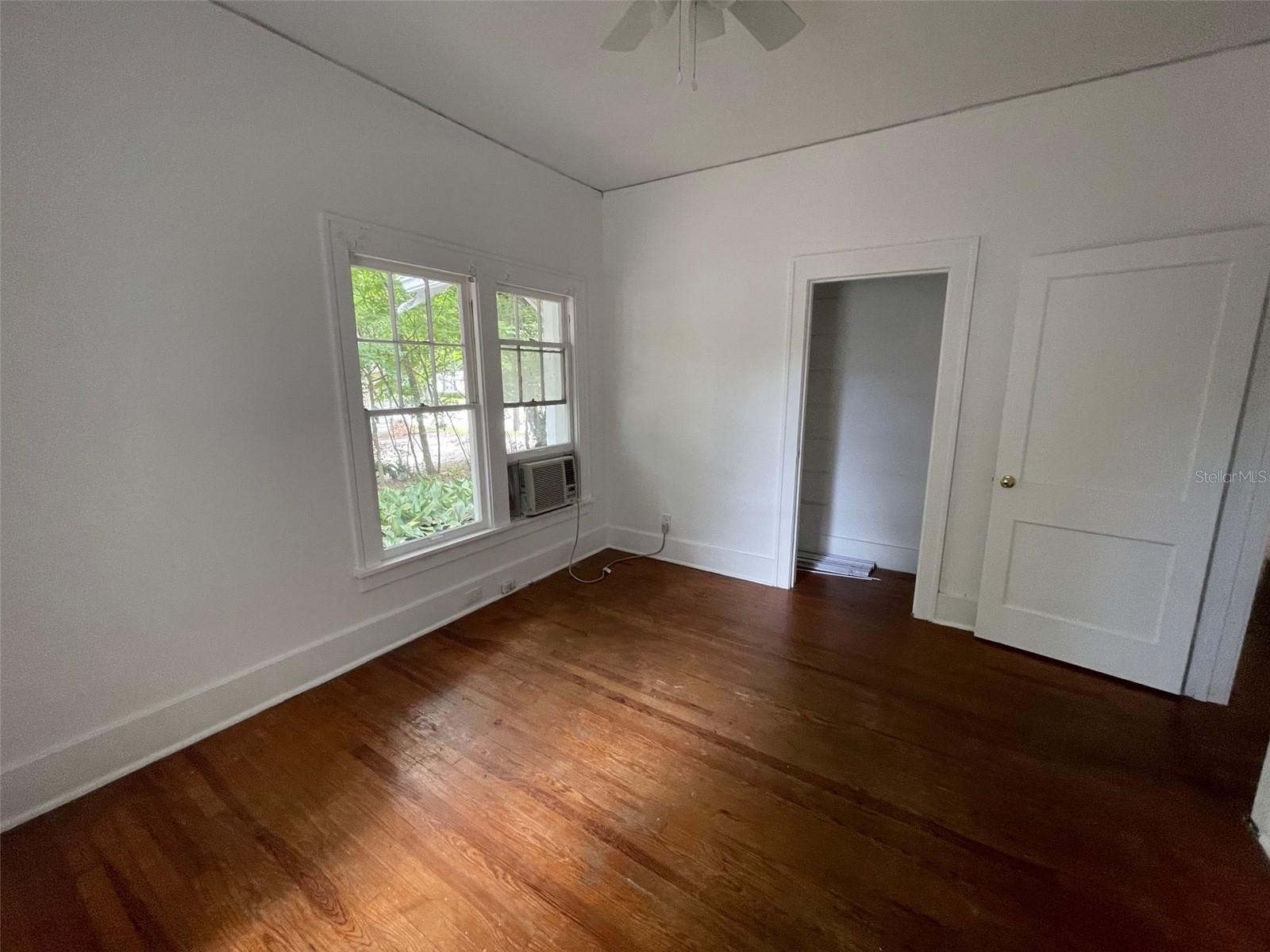 2635 W University Ave Property Photo 13