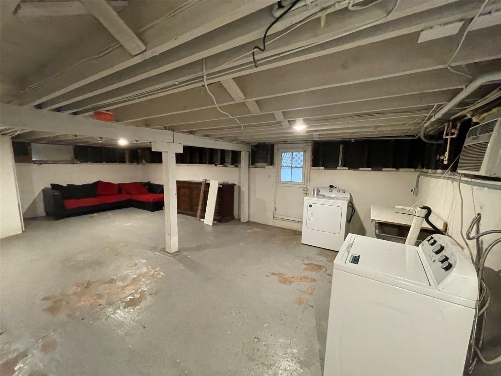 2635 W University Ave Property Photo 14