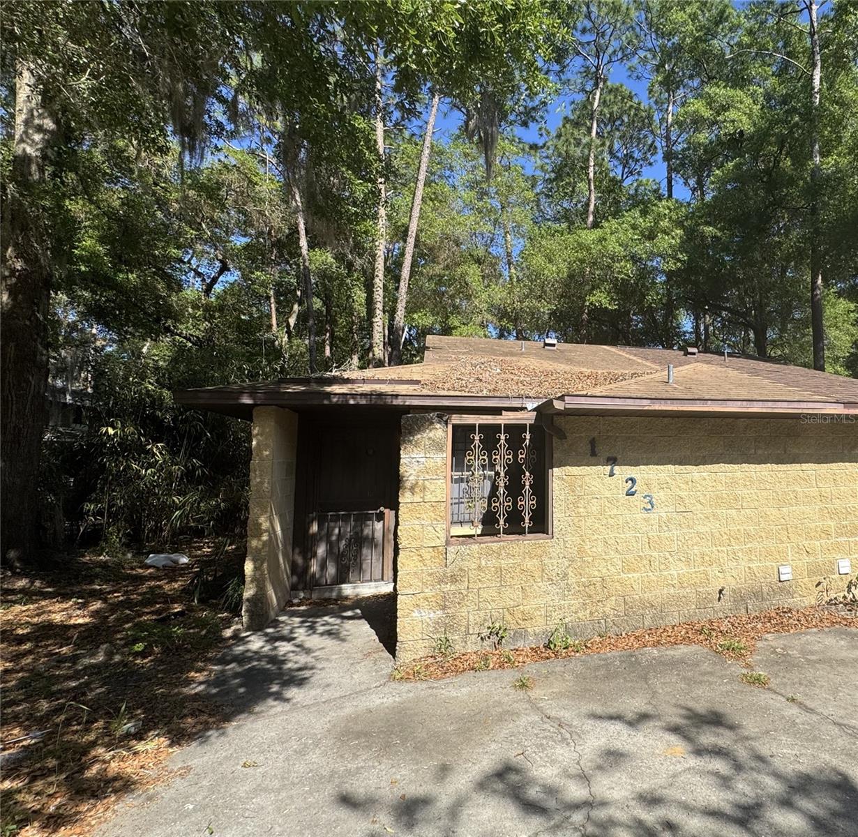 1723 Sw 68th Ter Property Photo 1