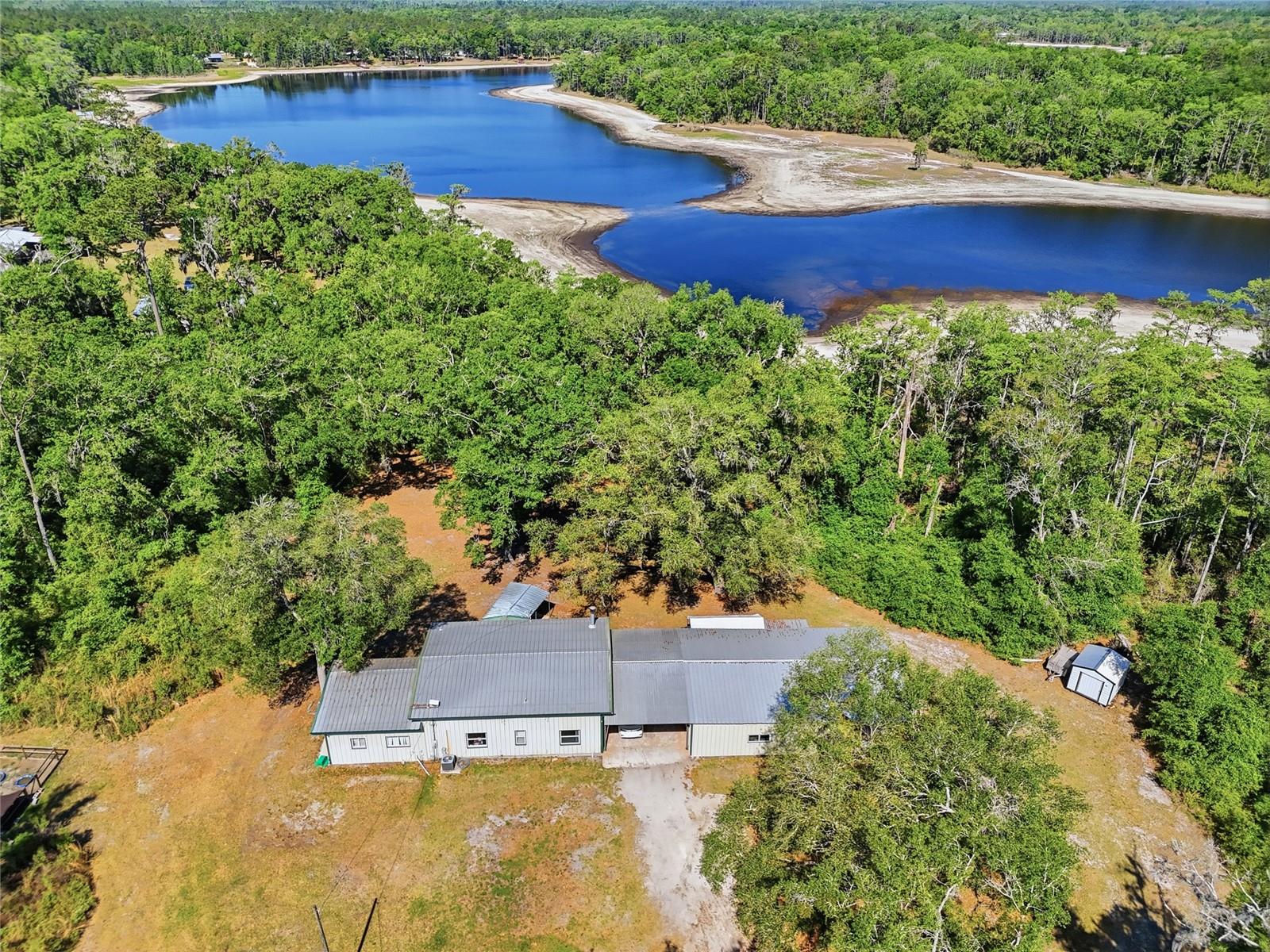 401 Se Falcon Rd Property Photo 4
