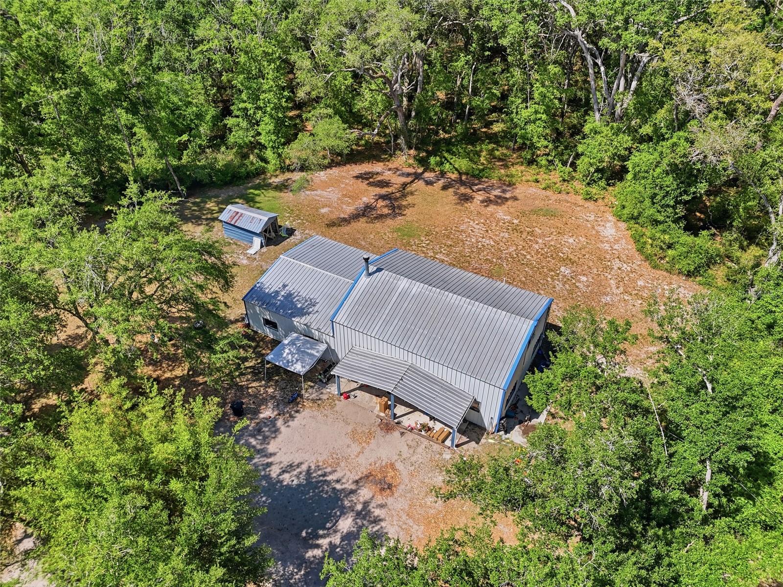 401 Se Falcon Rd Property Photo 9